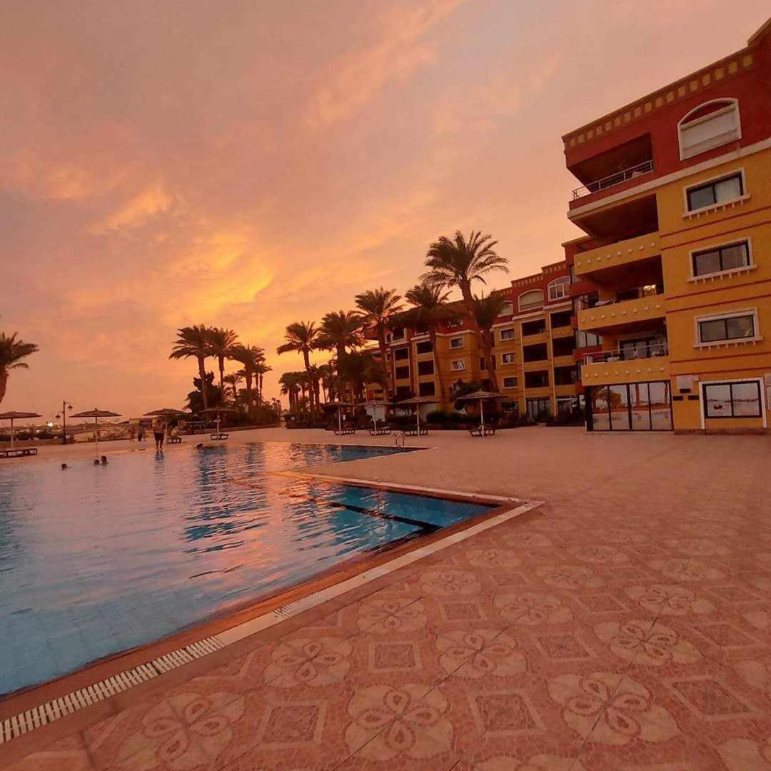Esplanada Beach Apartment ฮูร์กาดา ภายนอก รูปภาพ