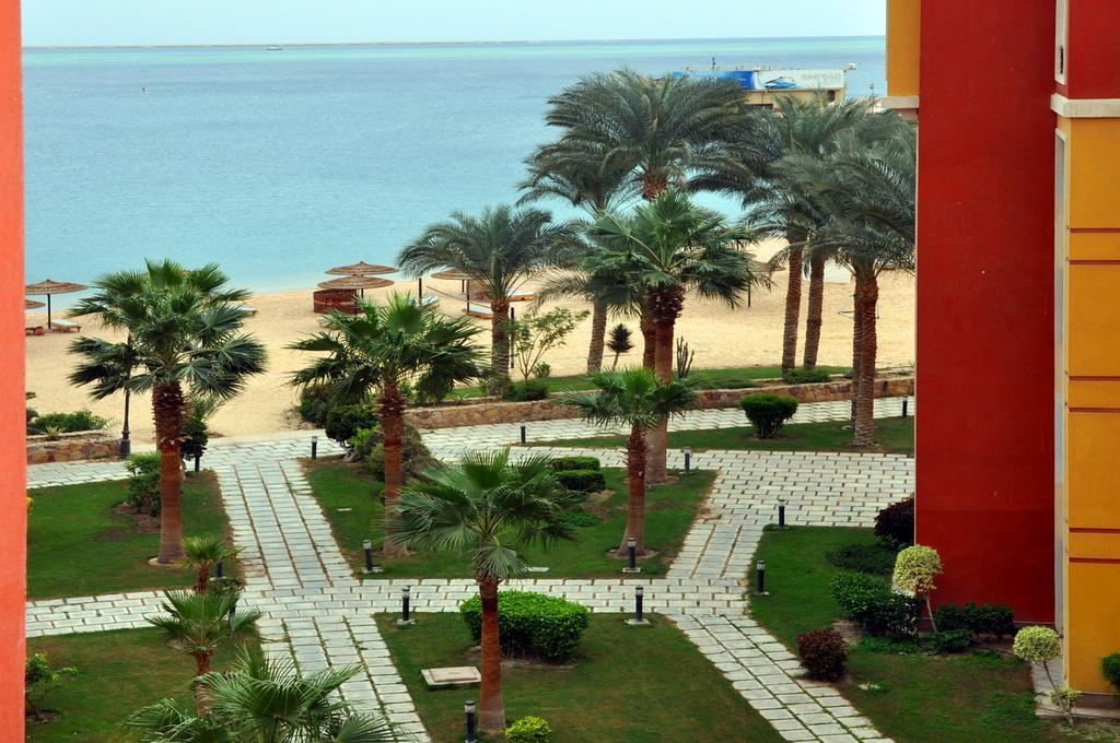 Esplanada Beach Apartment ฮูร์กาดา ภายนอก รูปภาพ
